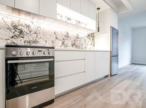 4th image of 957 Atlantic Ave #314
