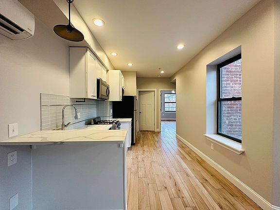 2nd image of 45 Clifton Pl #24E
