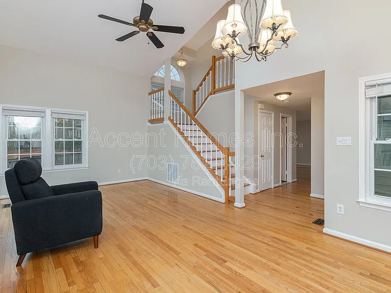 7579 Cross Gate Ln — Photo 5