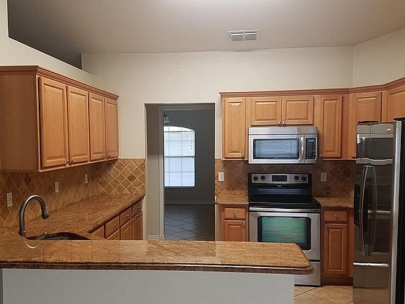 4th image of 541 NW Haven Street