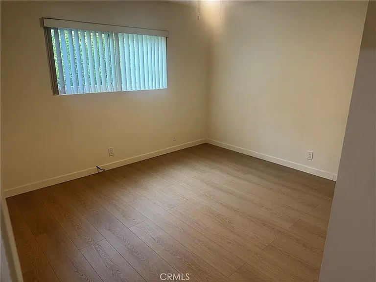1041 Bennett Ave — Photo 9