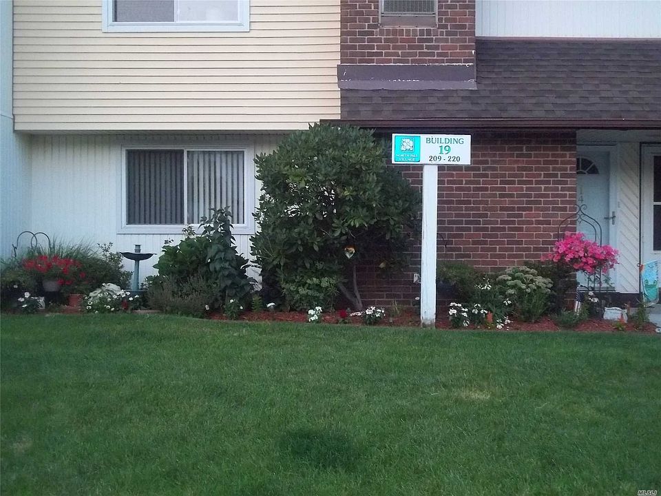 1st image of 213 Pointe Cir N