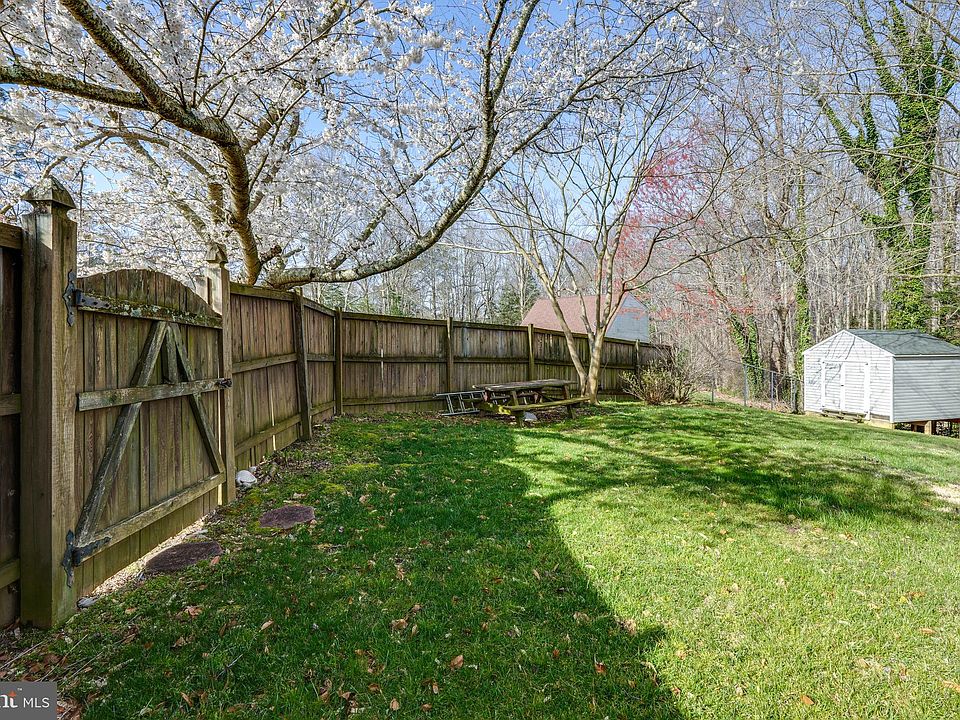 2nd image of 220 Leonard Ct