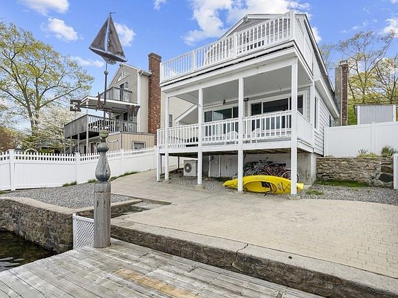 2nd image of 208 Lake Shore Dr