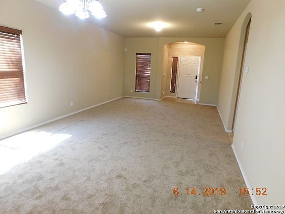 4th image of 10310 Royal Est
