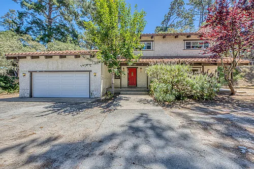 1095 Pacific St Photo 1