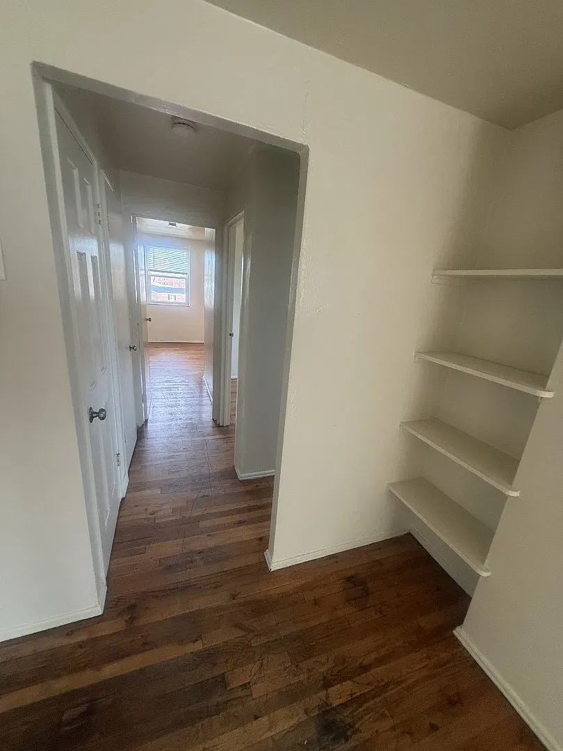 Two Bedroom Whitehall Apartment — Photo 3