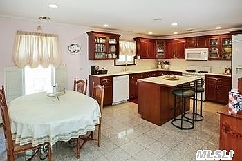 5th image of 659 Vernon Ave