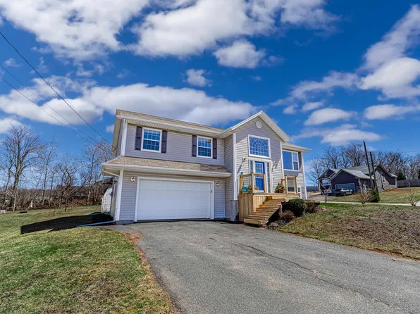 57 John St, Cornwall, PE C0A 1H4