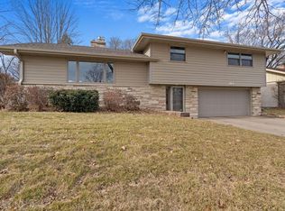 1114 Pike Lake Dr, New Brighton, MN 55112
