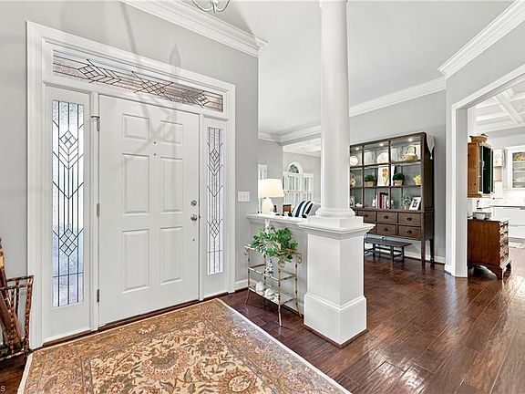 4th image of 1275 Thornhill Ln