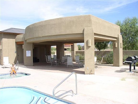 Community Pool in Walking Distance