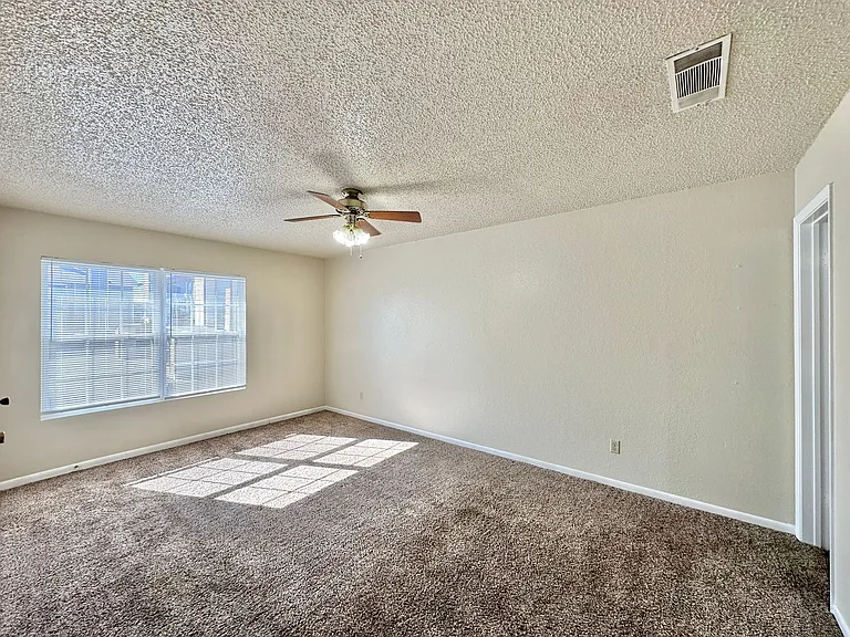 3004 Chaucer Dr — Photo 17