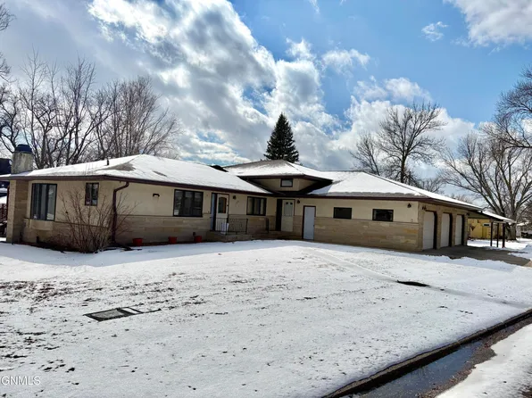 21 6th Ave NW #C, Lamoure, ND 58458