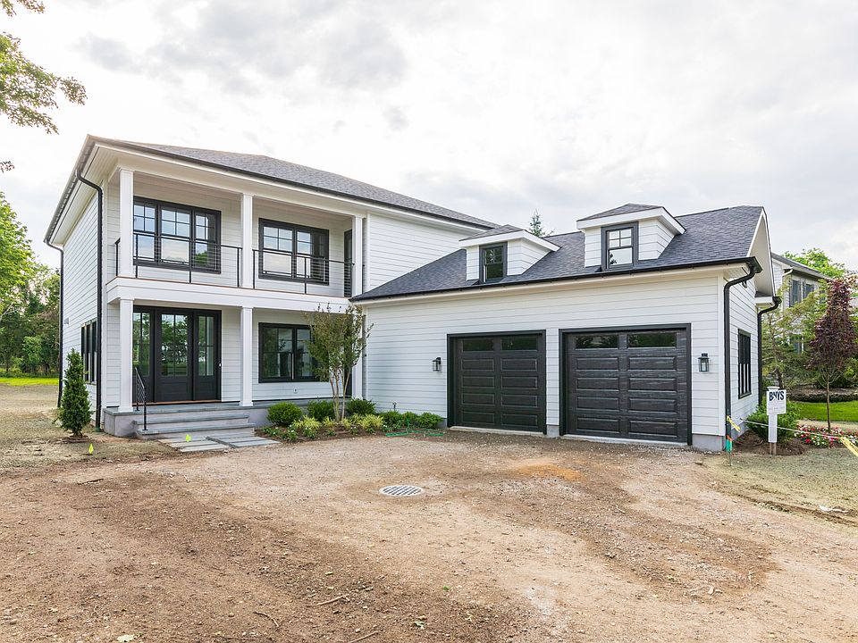 1st image of 110 Paquatuck Ave