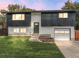 580 Samarra Dr, Mountain Home, ID 83647