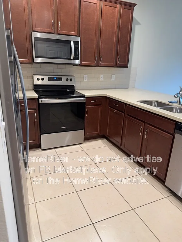 3 bed, 2.5 bath, 1665 sqft, $2,395 — Photo 4