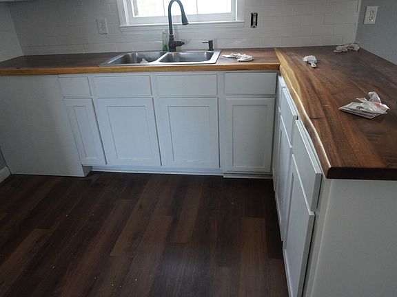 3rd image of 207 Berry Ct