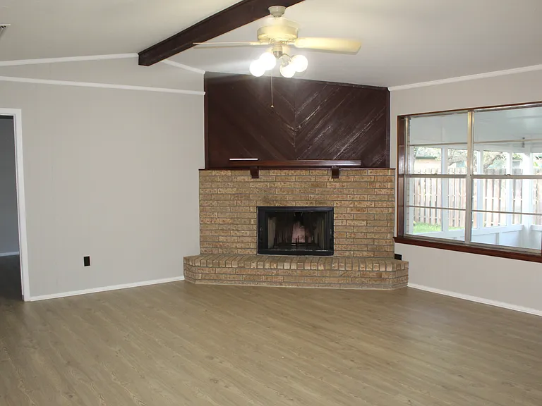 1414 N Live Oak St — Photo 24