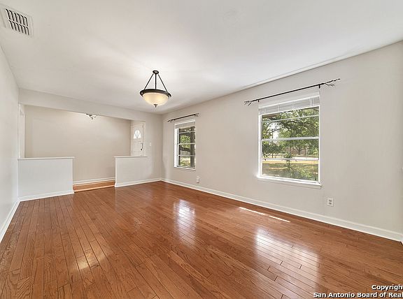 5th image of 501 Fleetwood Dr