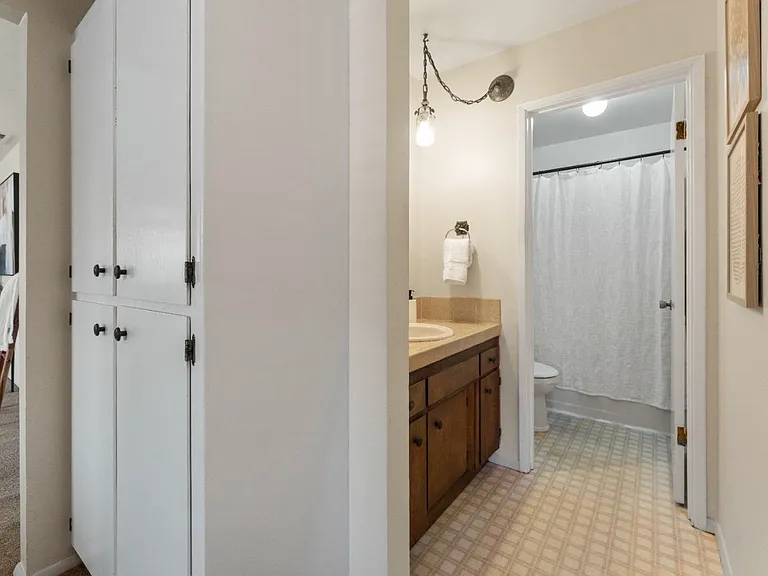 5484 Riverside Blvd — Photo 15