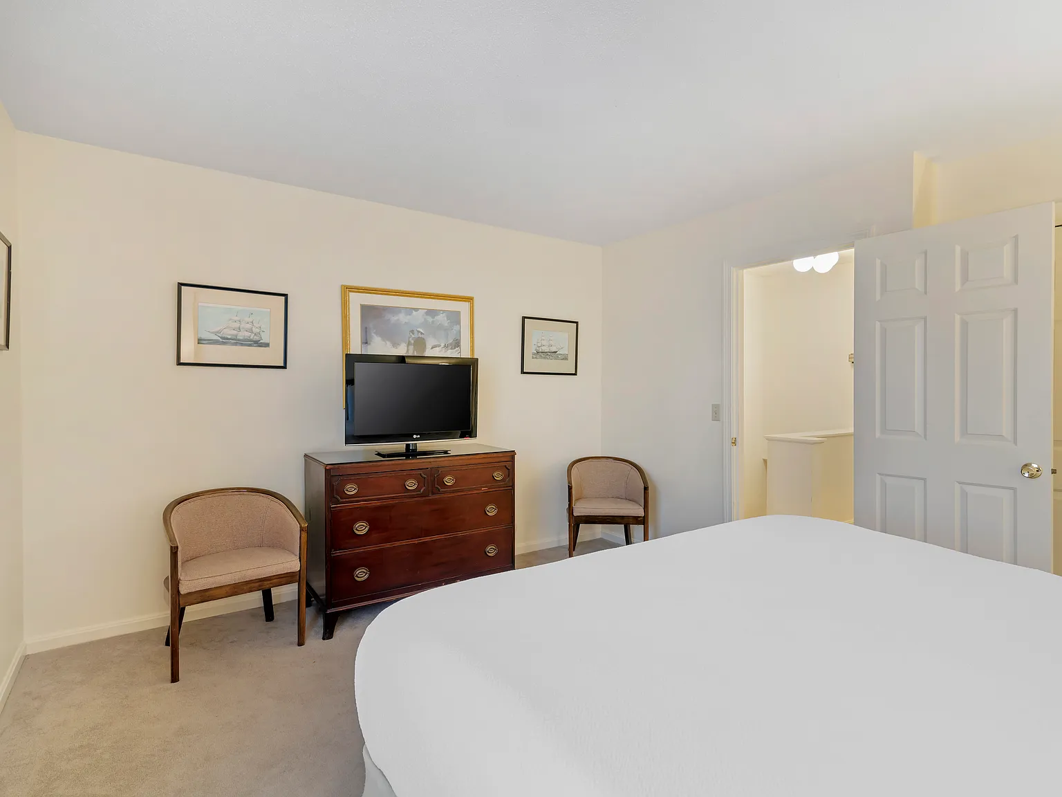2 bed, 1.5 bath, 1500 sqft, $5,500 — Photo 2