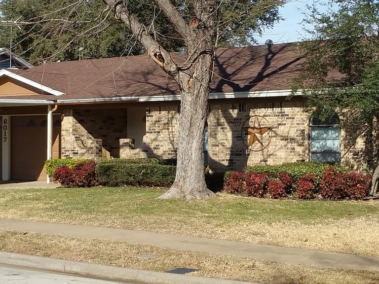 6017 Robin Dr — Photo 2