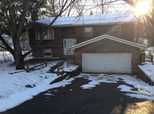 392 Hiawatha Dr, Lake In The Hills, IL 60156