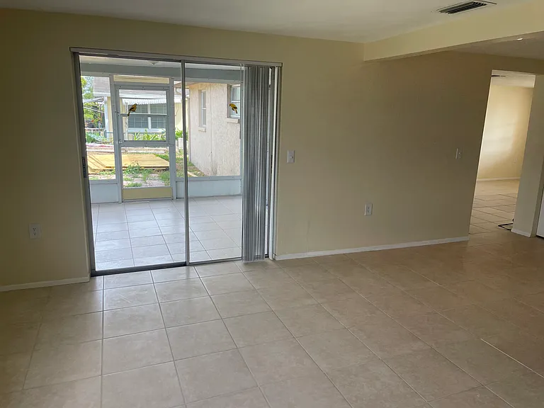 5701 Moog Rd — Photo 11