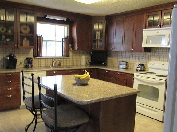 4th image of 15112 Saline Cir