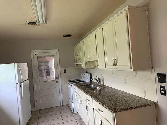 4th image of 2900 SE Lake Weir Ave