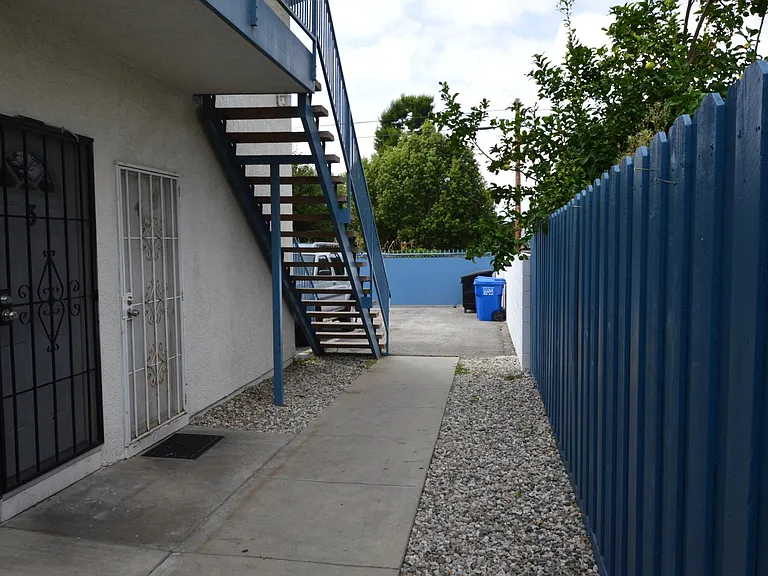 1047 Ronan Ave #3 — Photo 8