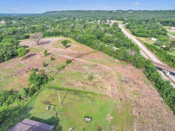 Taylor Dr, Henryetta, OK 74437