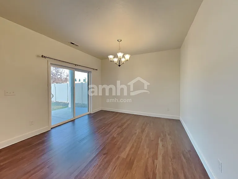 275 E Sicily Dr — Photo 4