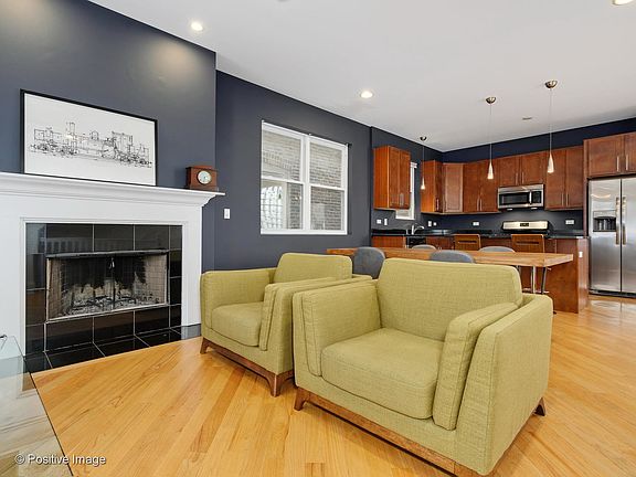 4th image of 2535 W Flournoy St #1