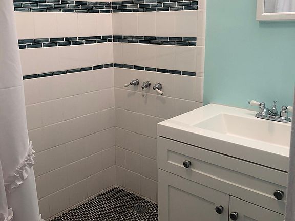 Newly updated full bathroom