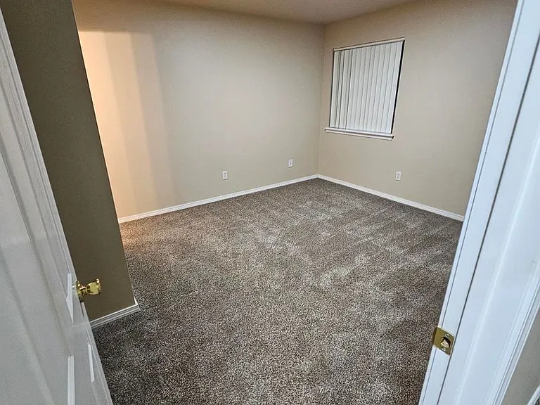 7521 W Tottenham Ln — Photo 8