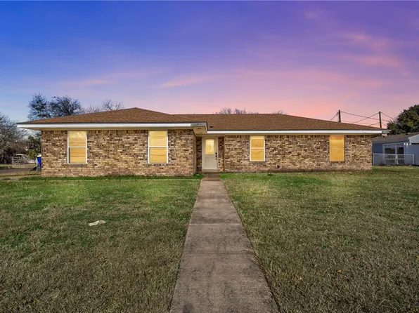 300 Confederate Dr, Lorena, TX 76655