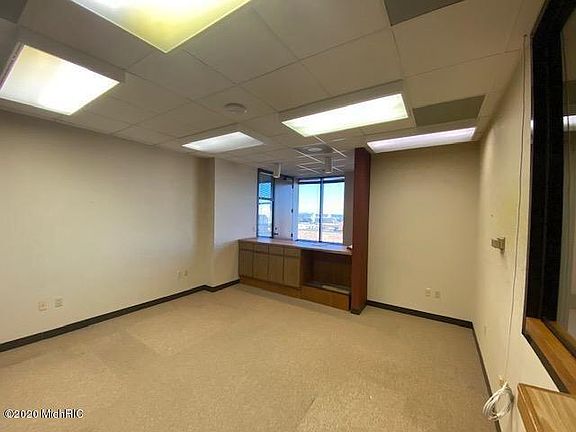 5th image of 830 Pleasant St #5