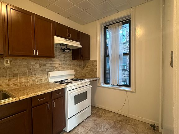 4th image of 57 7th Ave S #2