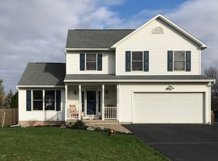 121 Pebblestone Dr, Chittenango, NY 13037