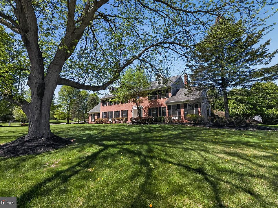 1st image of 114 Lisette Dr
