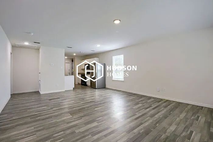 1115 E Birdsong St — Photo 4