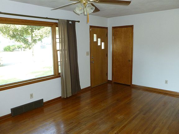 3rd image of 3319 Thelma St
