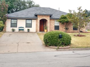 207 Marie Ct, Joshua, TX 76058