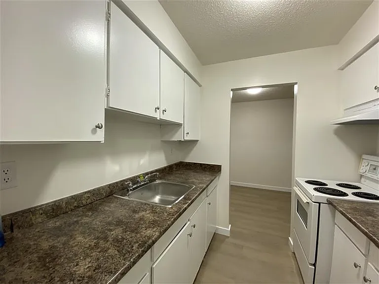 814 4th Ave — Photo 20