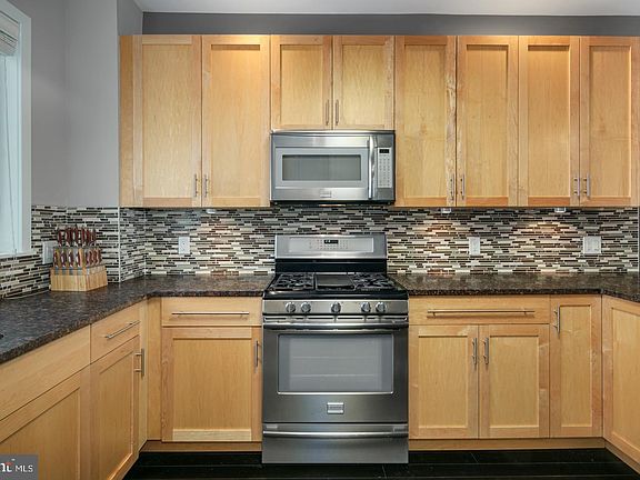 3rd image of 211 Brown St Unit 6