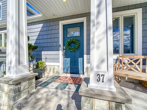 4th image of 37 Albourne Ave E