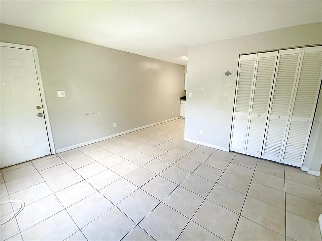 2 bed, 1.0 bath, 2820 sqft, $1,199 — Photo 4
