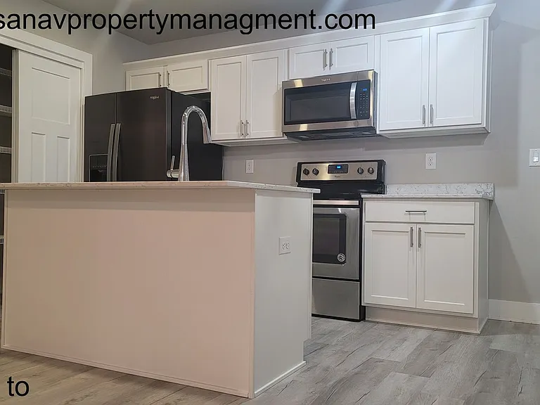 4031 NE 5th St — Photo 4